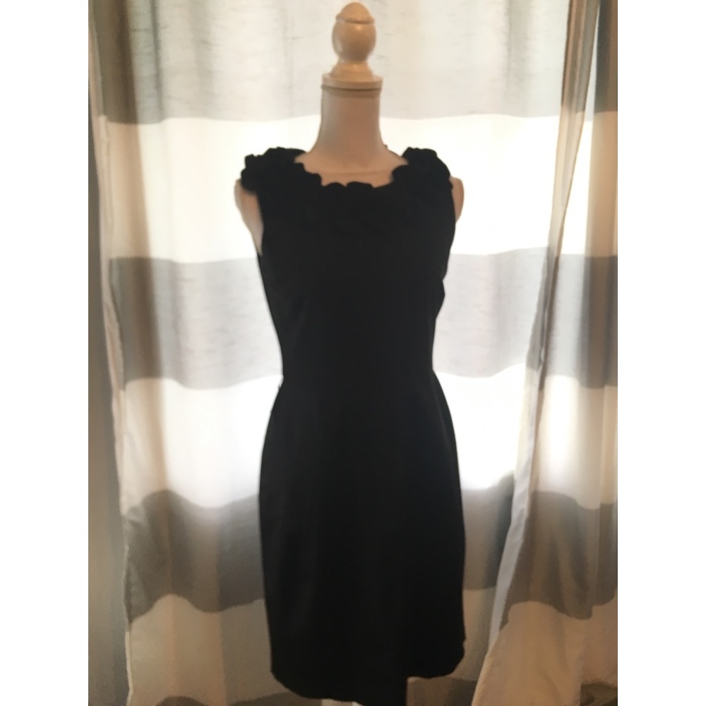 Taylor black ruffle trim dress knee length size 6p